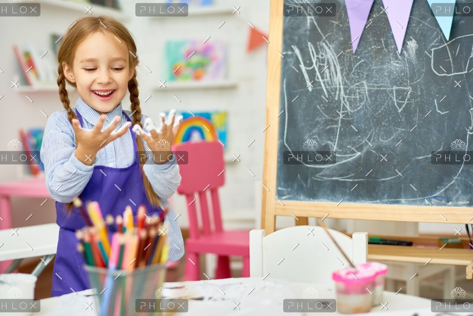 demo-attachment-1016-cute-girl-playing-with-paint-in-art-class-85QTUD9-e1589448274786